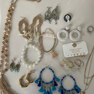 lot of 18!! earrings, bracelets, necklaces, rings!!